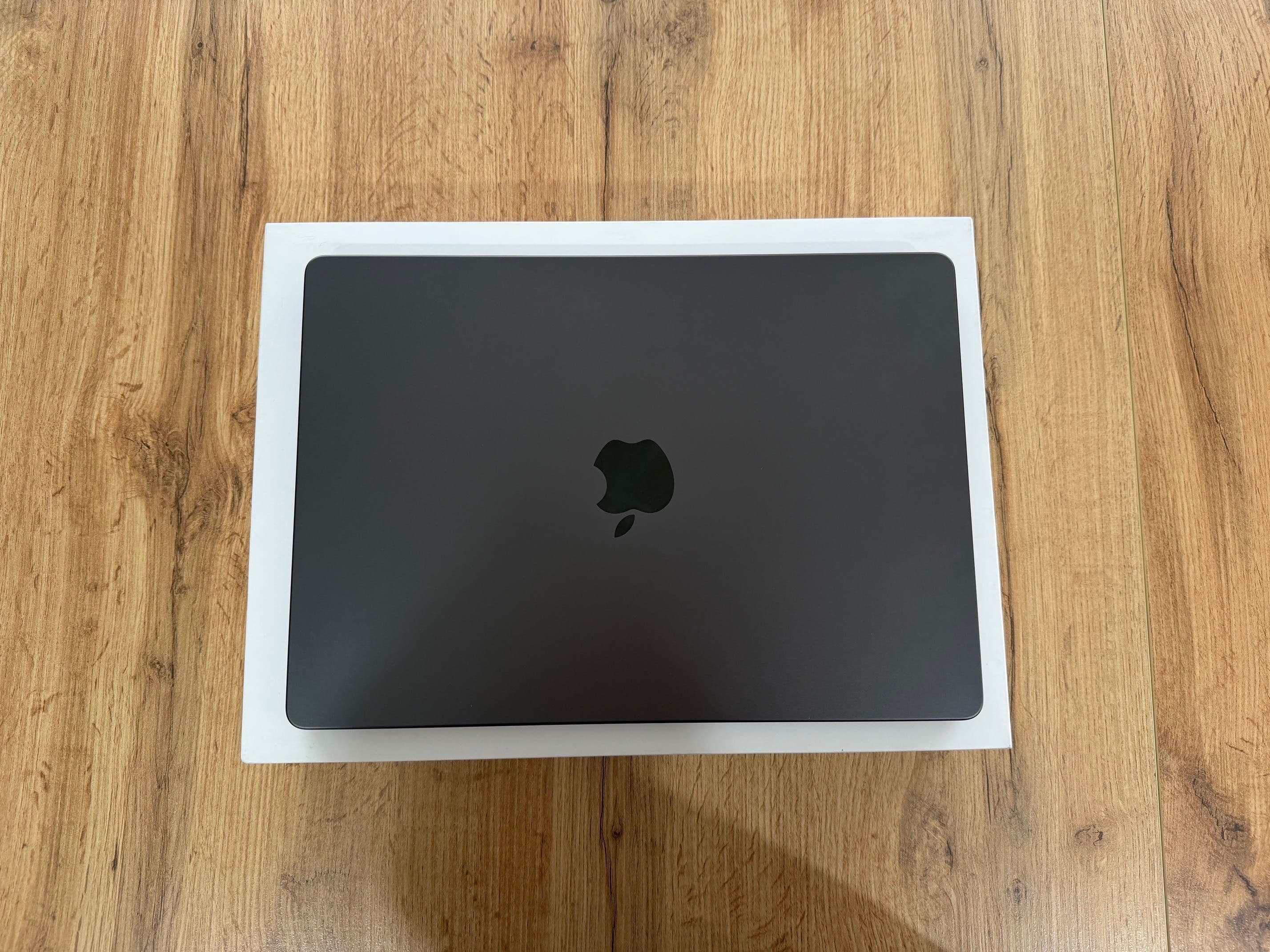MacBook Pro 14" M4 MAX 16-CPU, 40-GPU, 64GB RAM, 1TB SSD В ГАРАНЦИЯ