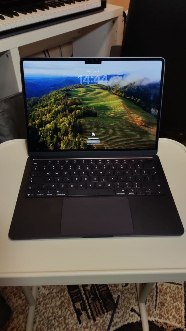 MacBook Air M4, КАТО НОВ, с ДВЕ гаранции (16 RAM, 512 SSD)