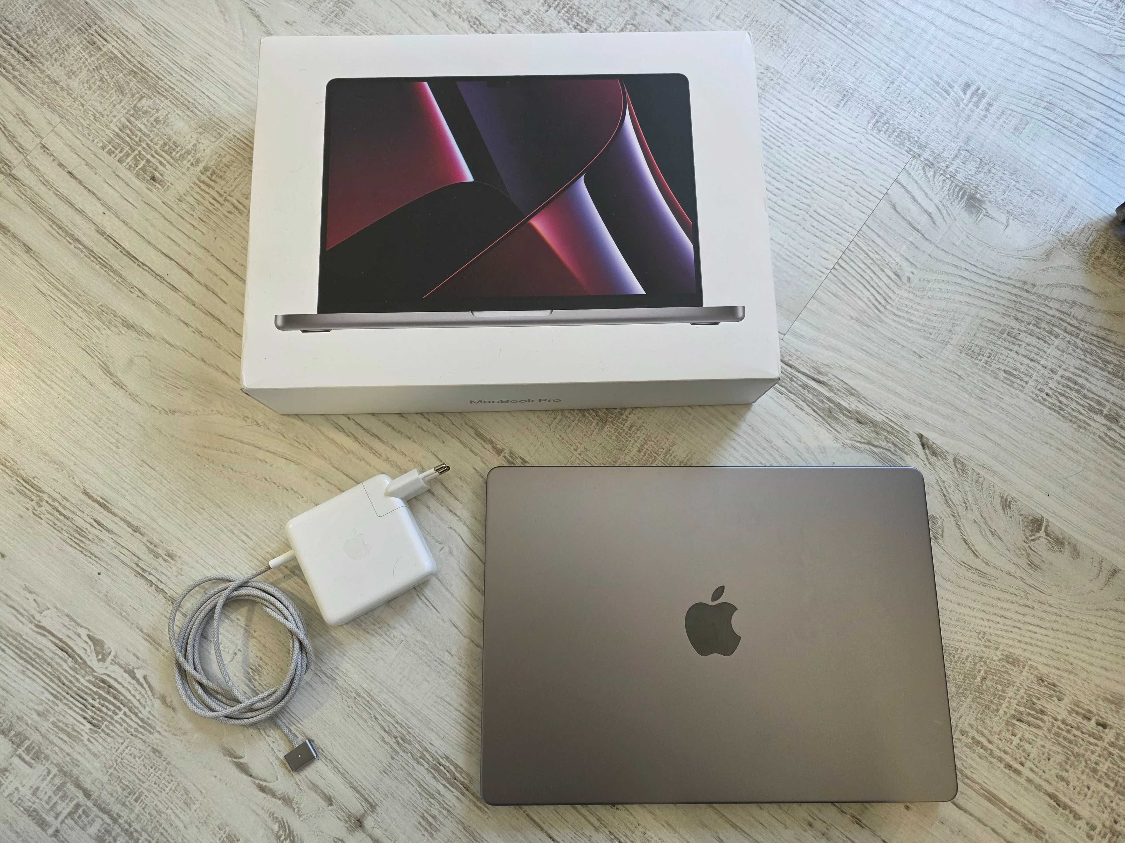 Macbook Pro M2 Pro 32GB / 512GB