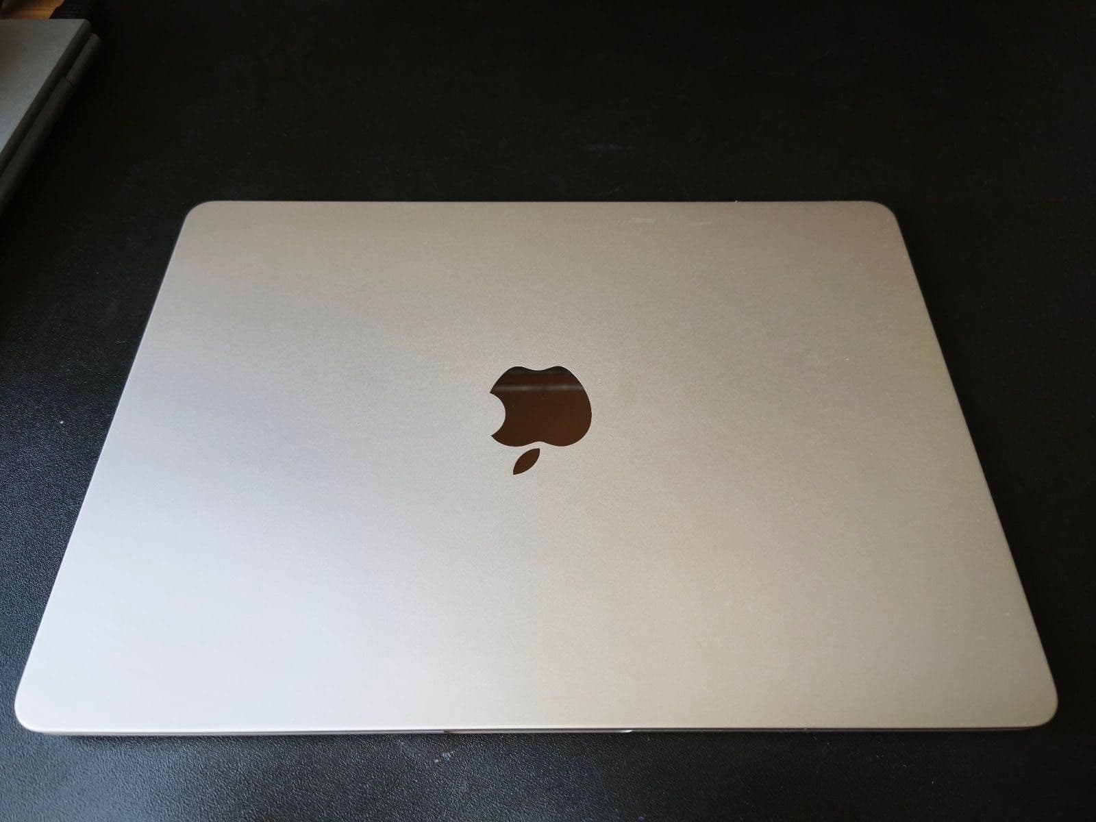 Продавам MacBook M2 (2022)