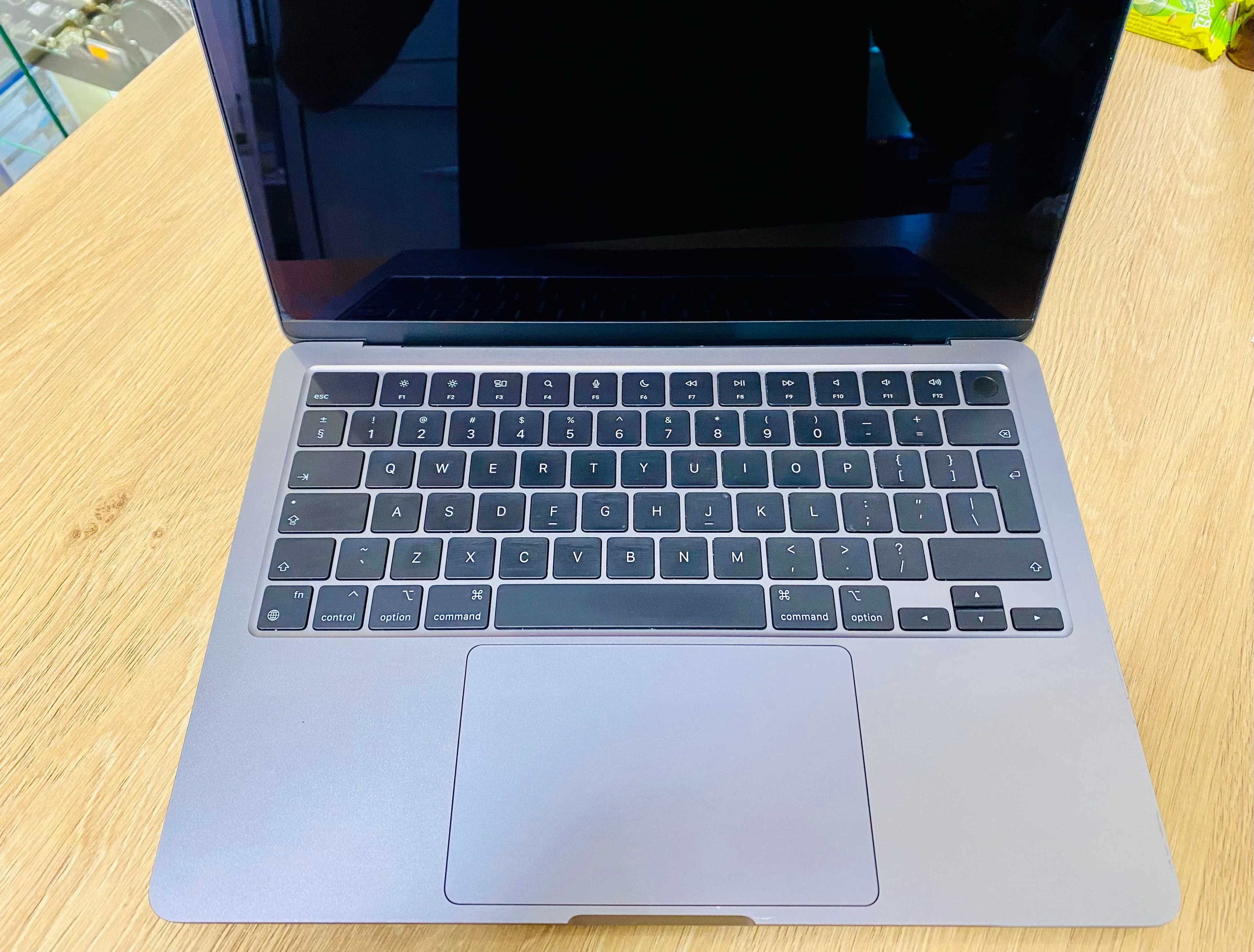 MacBook Air 13 2022, Apple M2, 8GB RAM, 256GB SSD, Space Grey, 97% BH