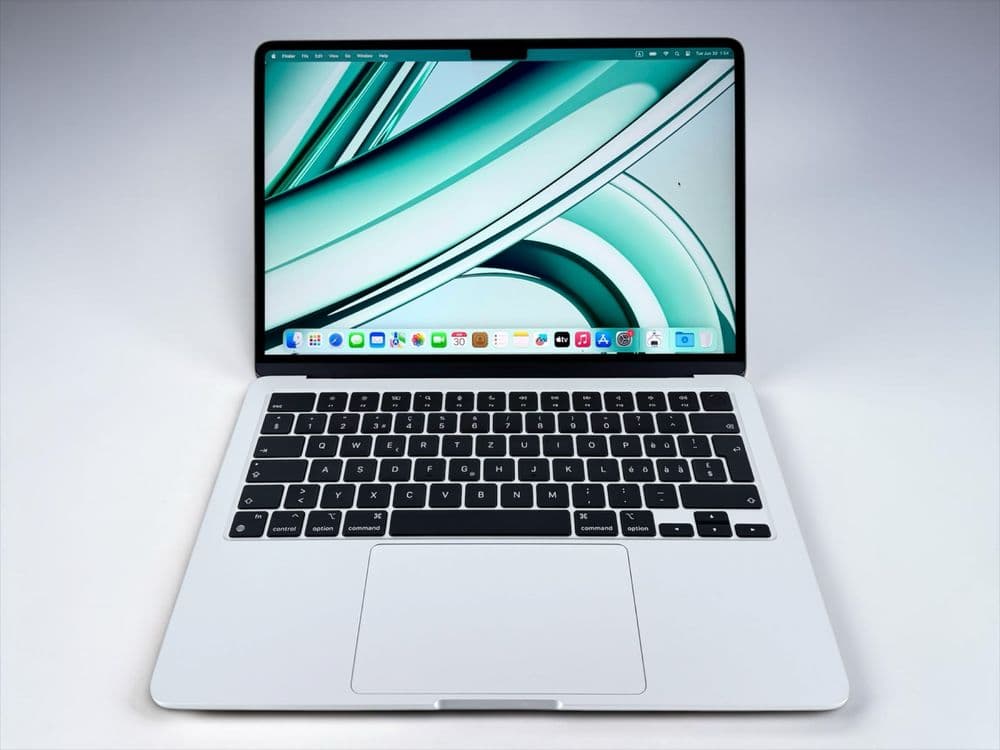 НОВ! Apple MacBook Air 13 M3 2024 8RAM 256GB Silver Гаранция!