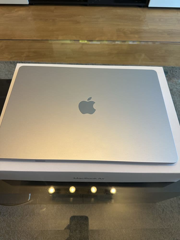 Macbook 15ʼ М4 memory 16 storage 512